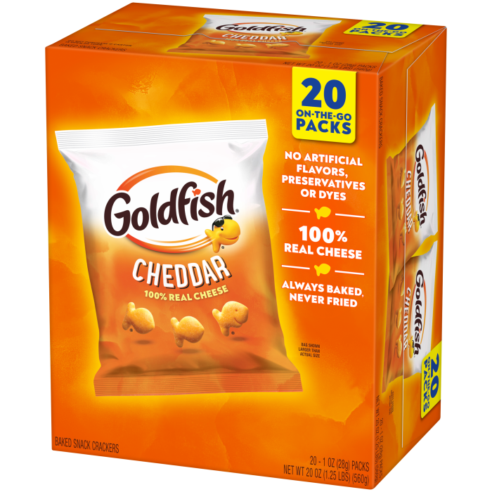 Goldfish Cheddar 1 oz bag, right angle